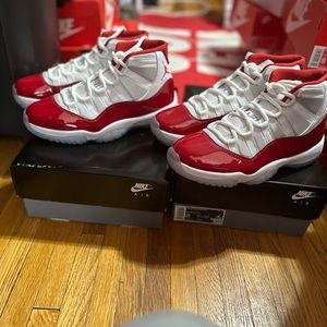 Nike air Jordan 11 cherry red